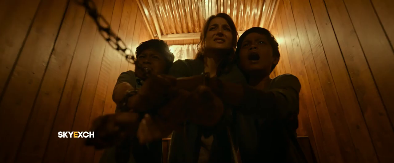 Naane Varuvean (2022) WEBRip Hindi + Tamil 720p x264 AVC 2.0.mkv.0003